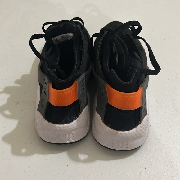 Air Huarache Shoes - Picture 2 of 5